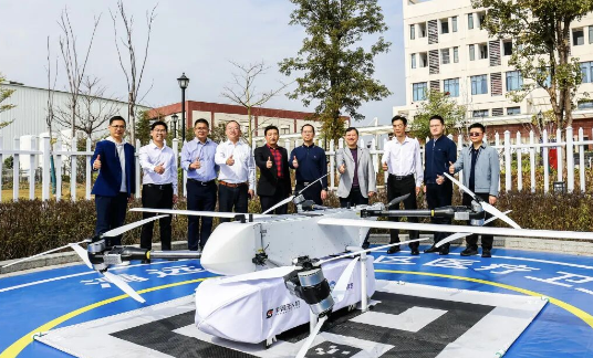 “翼”护生命 智启清城丨球盟会官网低空首个医疗物资无人机转运项目